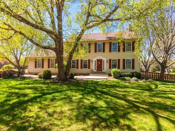 20740 Brook Park Dr, Brookfield, WI 53045