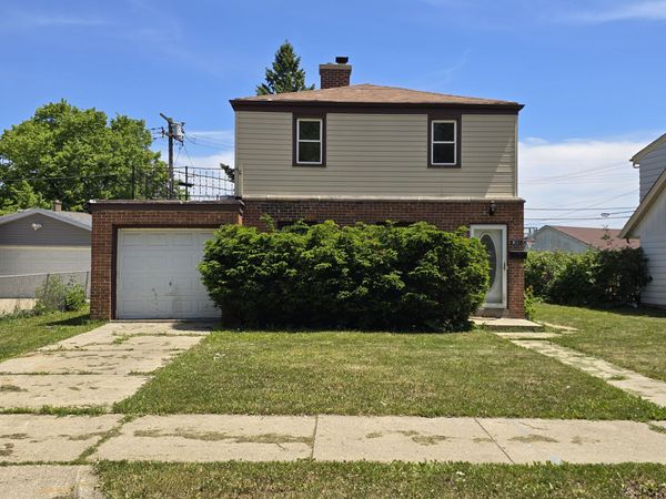 9251 W Swan Cir, Milwaukee, WI 53225