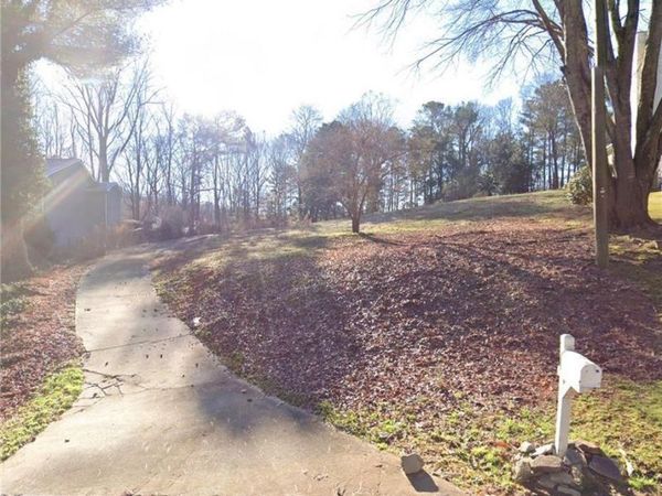 1359 Holly Bank Circle, Atlanta, GA 30338