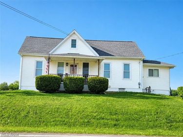 8942 Edison Street NE, Louisville, OH 44641