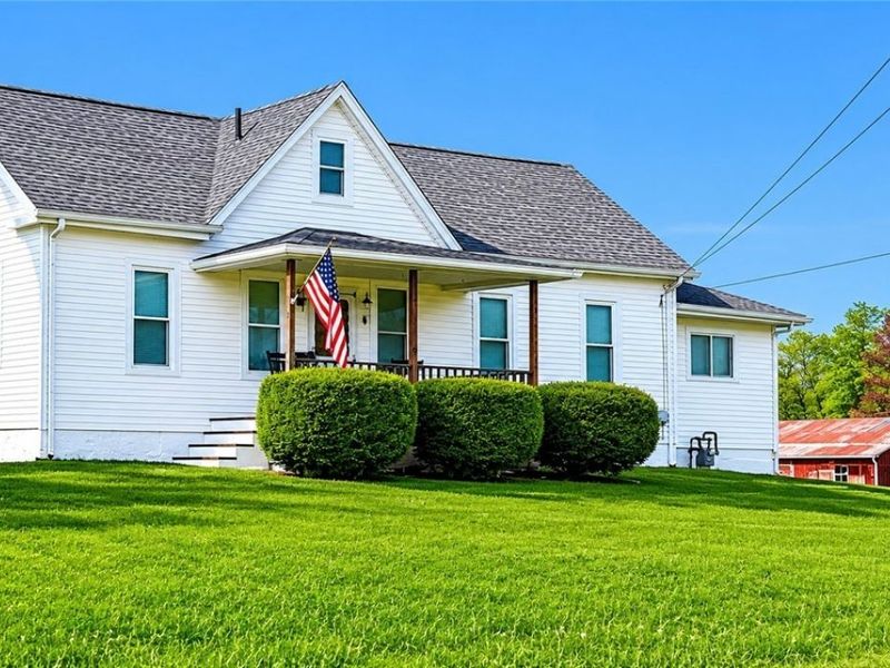 8942 Edison Street NE, Louisville, OH 44641 Photo 2