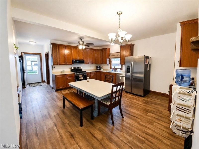 8942 Edison Street NE, Louisville, OH 44641 Photo 6