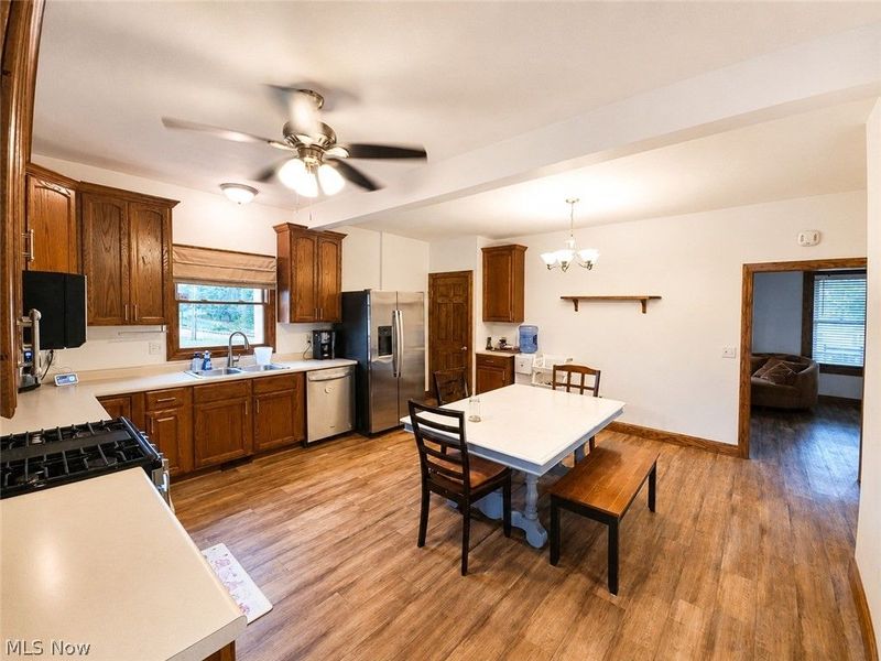 8942 Edison Street NE, Louisville, OH 44641 Photo 7