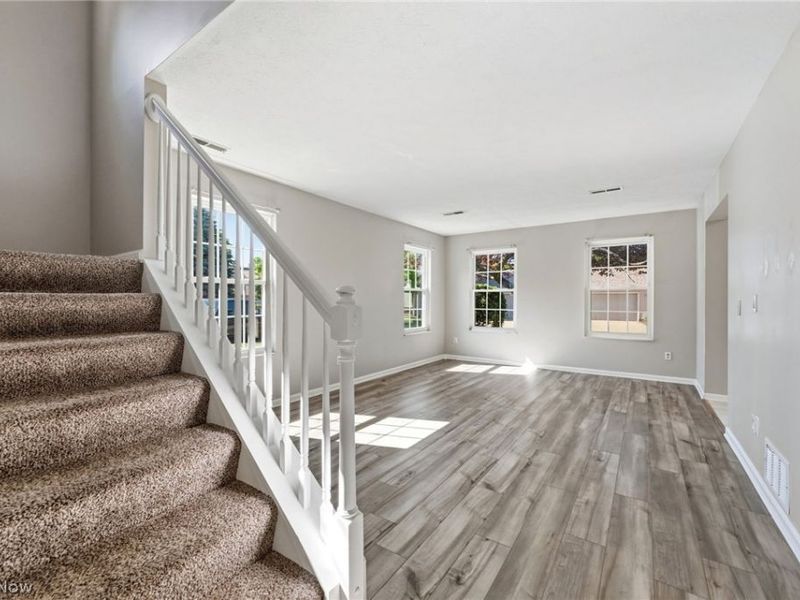 16093 Primrose Circle , Middleburg Heights, OH 44130 Photo 10