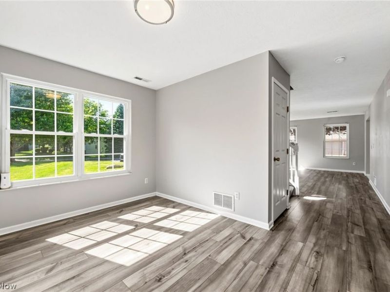 16093 Primrose Circle , Middleburg Heights, OH 44130 Photo 11