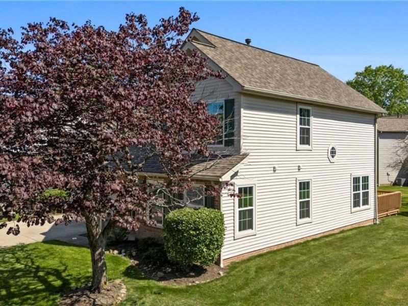 16093 Primrose Circle , Middleburg Heights, OH 44130 Photo 3