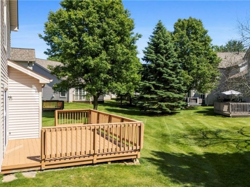 16093 Primrose Circle , Middleburg Heights, OH 44130 Photo 31