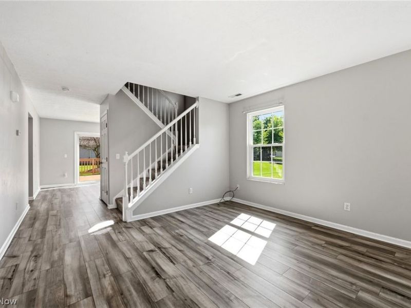 16093 Primrose Circle , Middleburg Heights, OH 44130 Photo 9