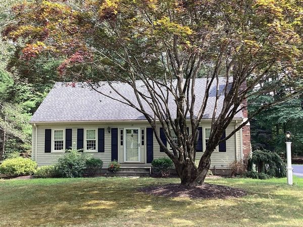 18 Bennett Rd, Rochester, MA 02770