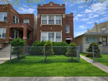 3008 N DAVLIN Court, Chicago, IL 60618
