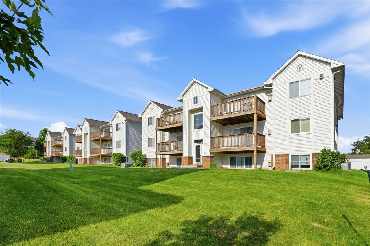 4611 1st Ave Sw, Unit 10, Cedar Rapids, IA 52404 Main Photo