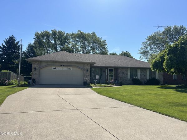 126 Luella Avenue , Oregon, OH 43616