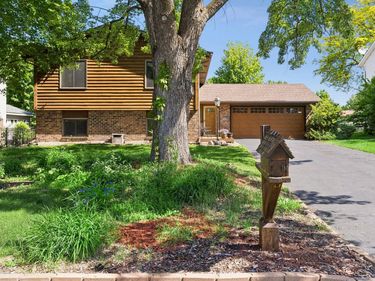 8124 W 102nd Street, Bloomington, MN 55438
