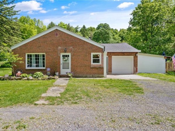 2696 Lyons Road , Camillus, NY 13031