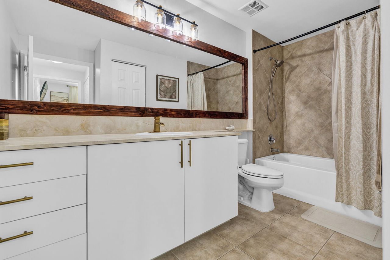 802 W Windward Way, Unit 217, Lantana, FL 33462 Photo