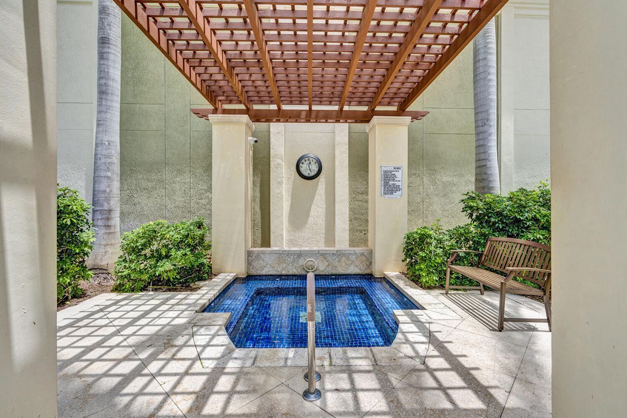 802 W Windward Way, Unit 217, Lantana, FL 33462 Photo