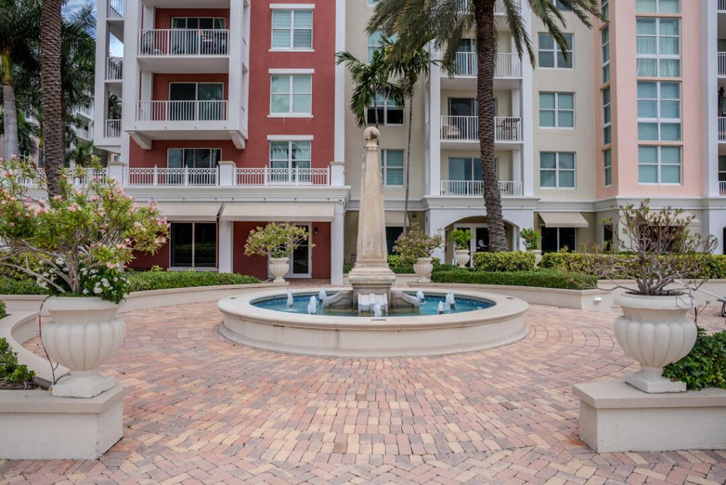 802 W Windward Way, Unit 217, Lantana, FL 33462 Photo