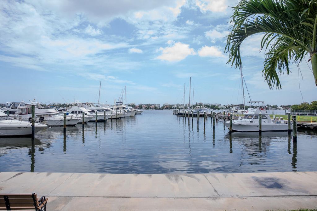 802 W Windward Way, Unit 217, Lantana, FL 33462 Photo