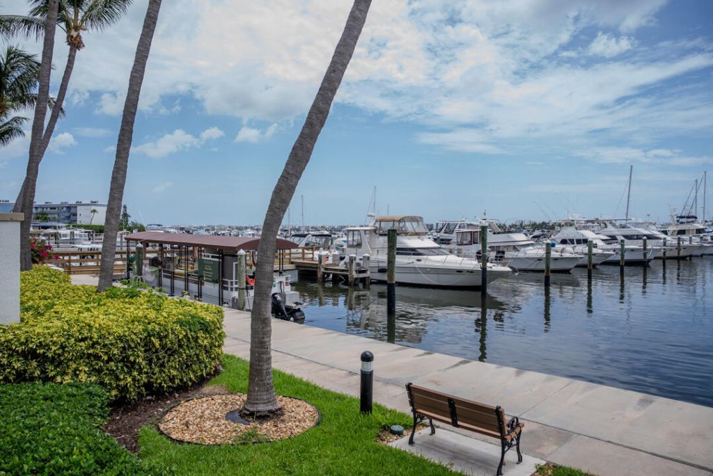 802 W Windward Way, Unit 217, Lantana, FL 33462 Photo