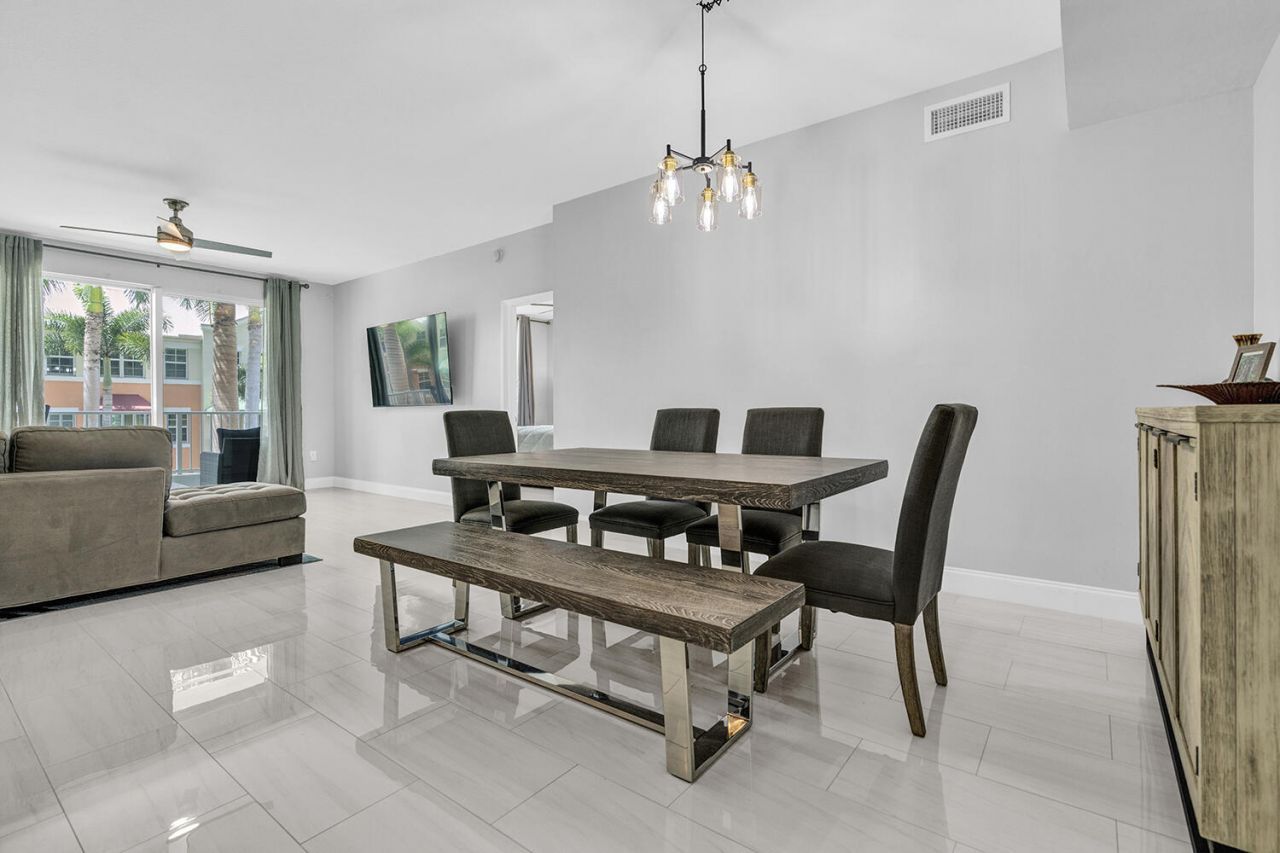802 W Windward Way, Unit 217, Lantana, FL 33462 Photo