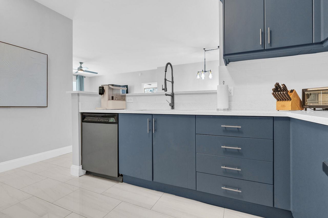 802 W Windward Way, Unit 217, Lantana, FL 33462 Photo