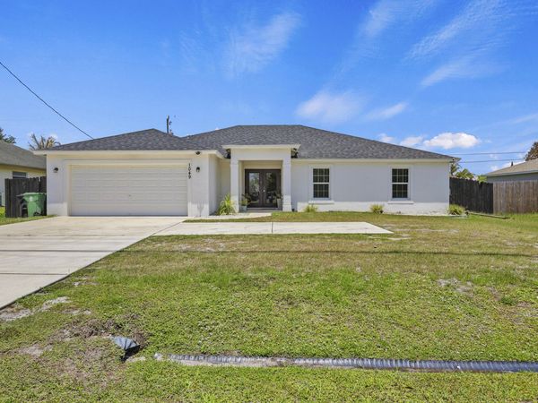 1049 SW Paar Drive, Port St. Lucie, FL 34953