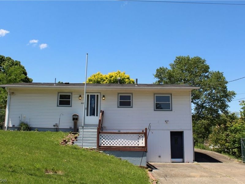 649 Standish Street NW, Massillon, OH 44647 Photo 2