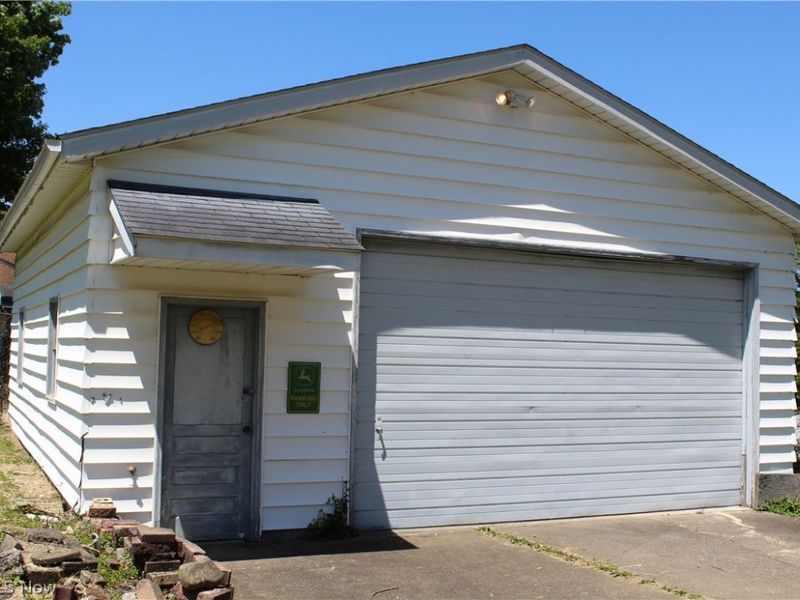 649 Standish Street NW, Massillon, OH 44647 Photo 4