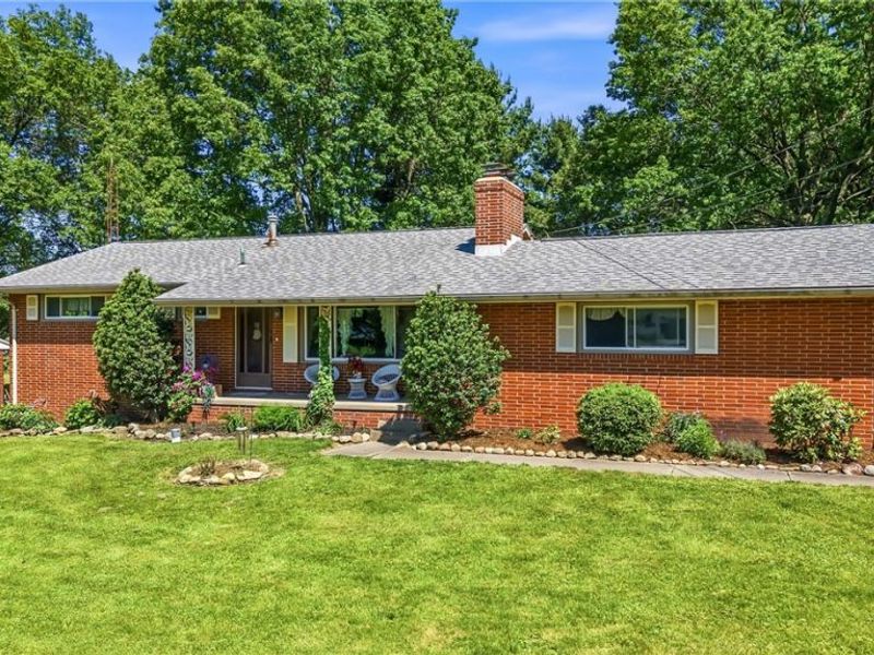 6127 Columbus Road NE, Louisville, OH 44641 Photo 1