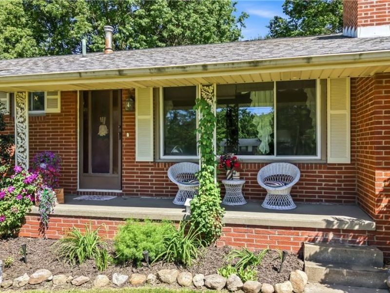 6127 Columbus Road NE, Louisville, OH 44641 Photo 2