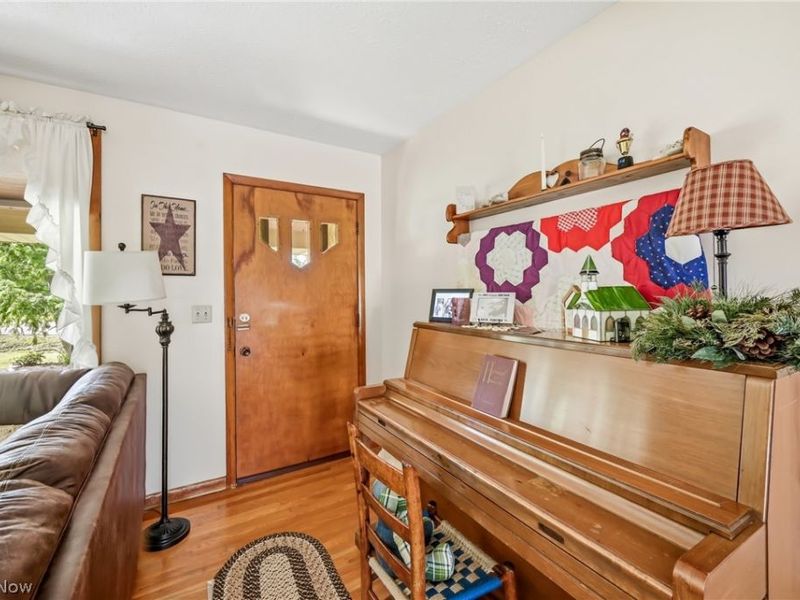 6127 Columbus Road NE, Louisville, OH 44641 Photo 3