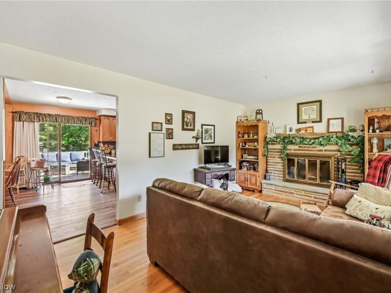 6127 Columbus Road NE, Louisville, OH 44641 Photo 4