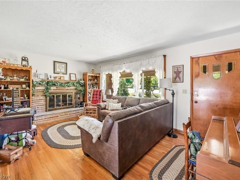 6127 Columbus Road NE, Louisville, OH 44641 Photo 5
