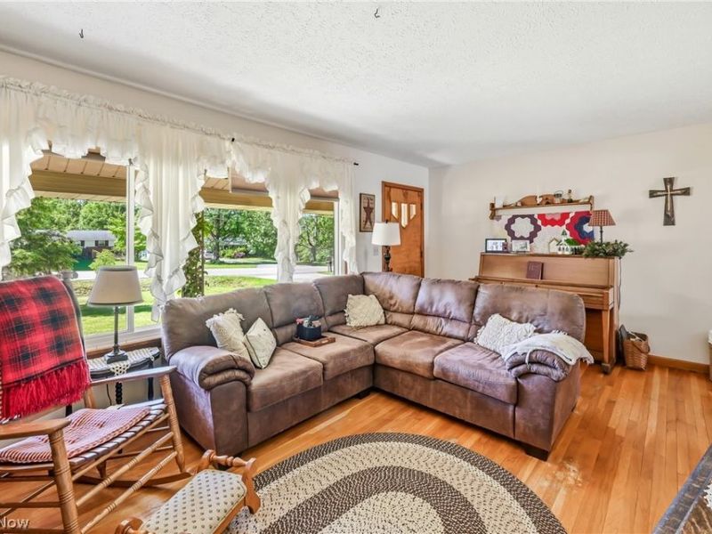 6127 Columbus Road NE, Louisville, OH 44641 Photo 6