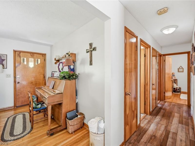 6127 Columbus Road NE, Louisville, OH 44641 Photo 7