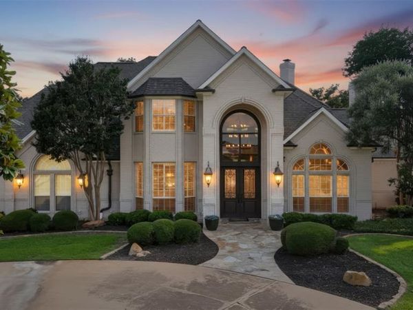 6050 Oak Hollow Drive , Burleson, TX 76028
