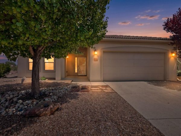 900 Golden Yarrow Trail , Bernalillo, NM 87004