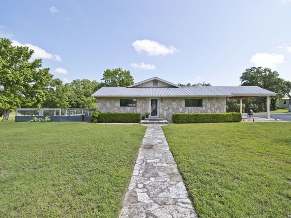 702 E Schubert, Fredericksburg, TX 78624