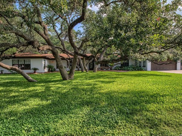 329 MEADOWBROOK DR, Hollywood Park, TX 78232