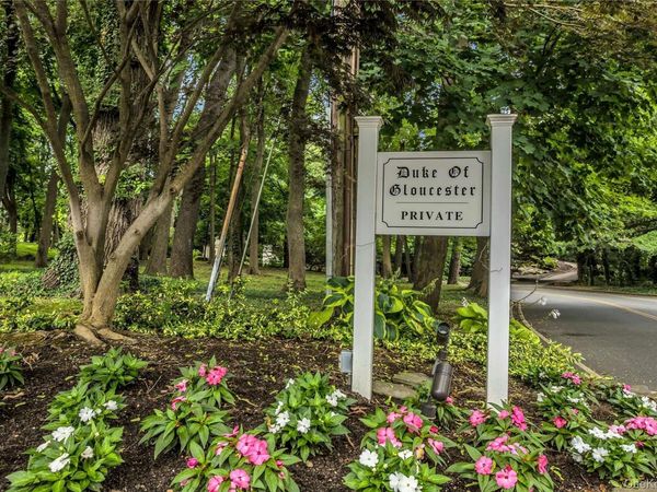 22 Duke Of Gloucest , Manhasset, NY 11030