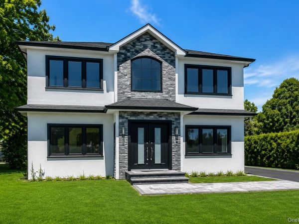 118 W Cherry Street, Hicksville, NY 11801