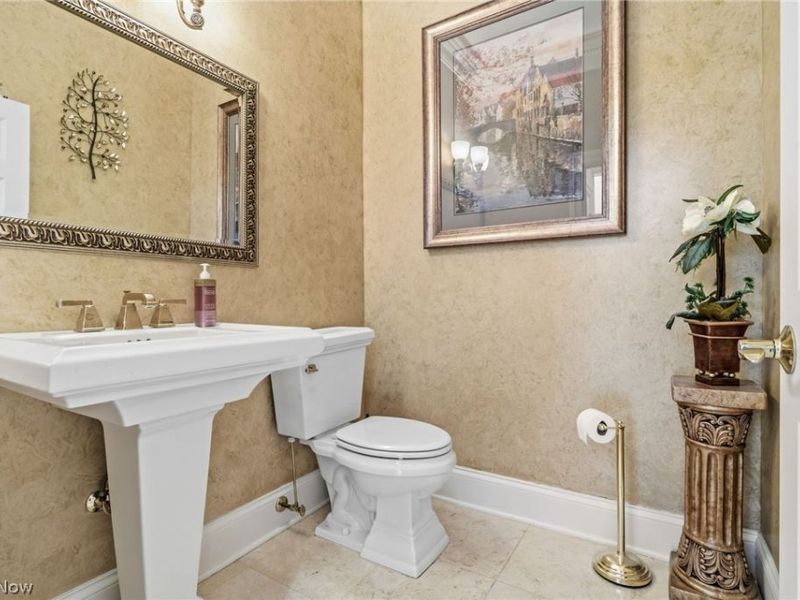 1524 Eagle Watch Street NE, Canton, OH 44721 Photo 16
