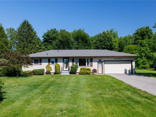1254 Shoecraft Rd , Webster, NY 14580