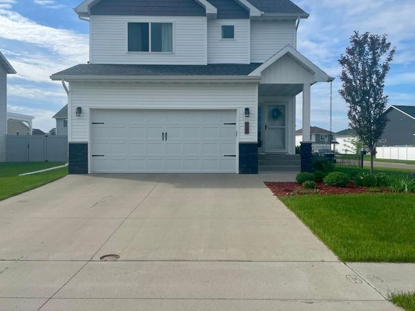 833 Cathy Drive W, West Fargo, ND 58078