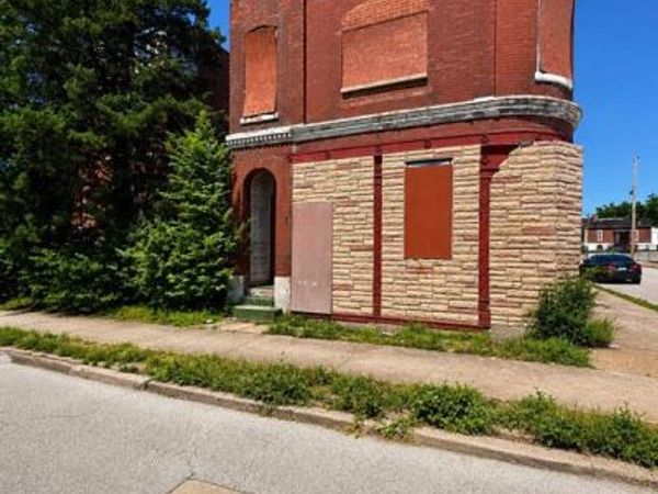 1927 Annie Malone Drive , St Louis, MO 63113