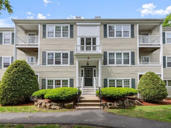 700 Brookside Dr, Unit J, Andover, MA 01810