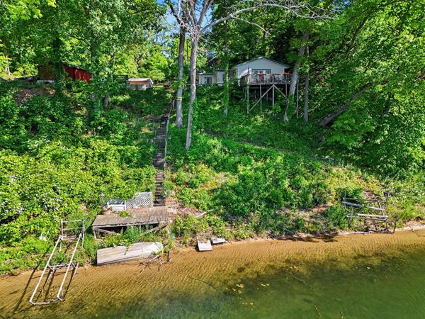 27383 Hayne Road, Lawton, MI 49065