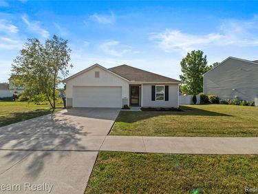 595 Rockway Drive, Linden, MI 48451