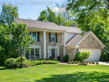 44828 Roundview Drive, Novi, MI 48375