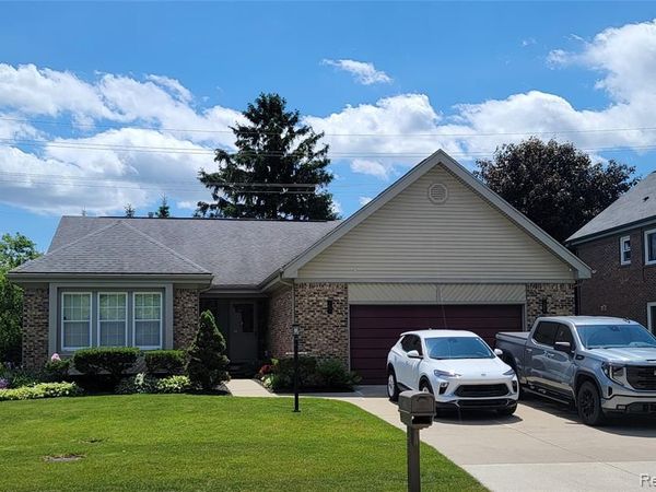 201 Sandalwood Drive, Rochester Hills, MI 48307